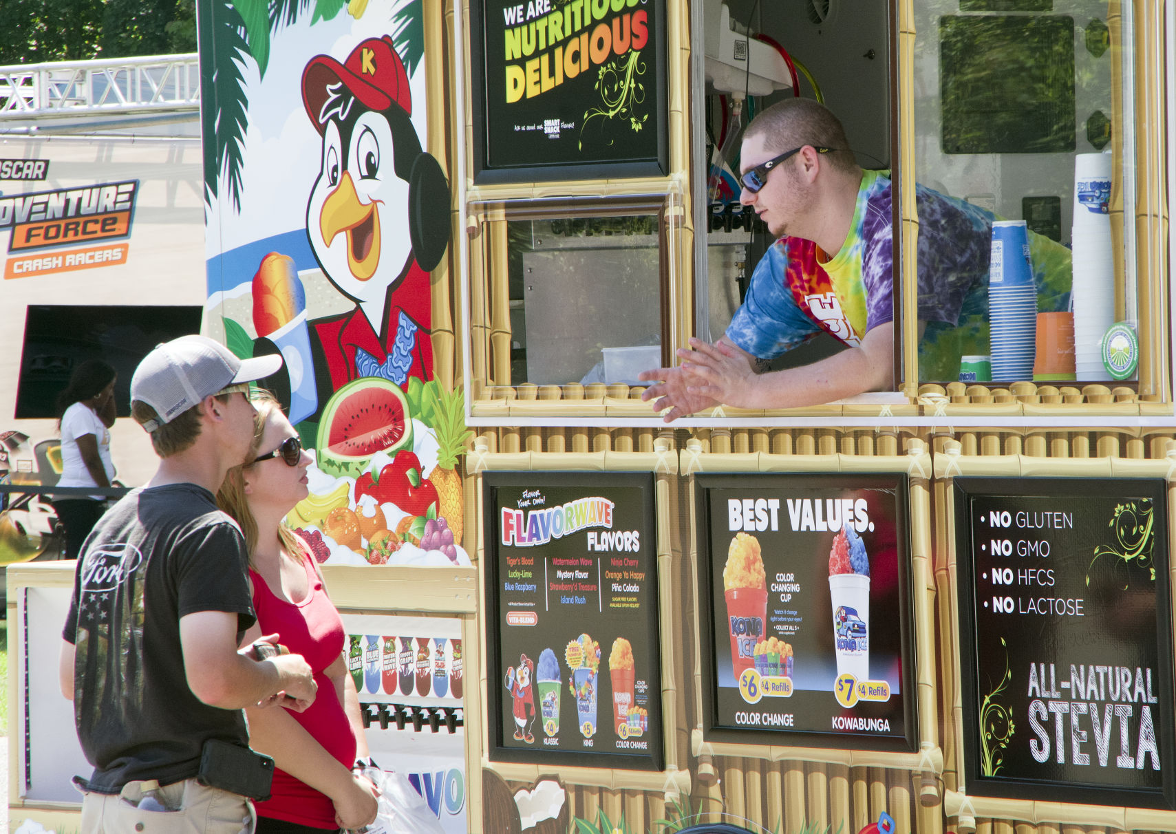 Friday at the Bojangles' Southern 500